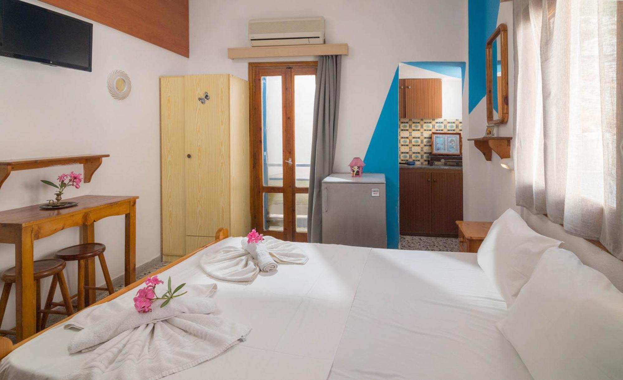 Minoa Sea Rooms Цуцурос Экстерьер фото