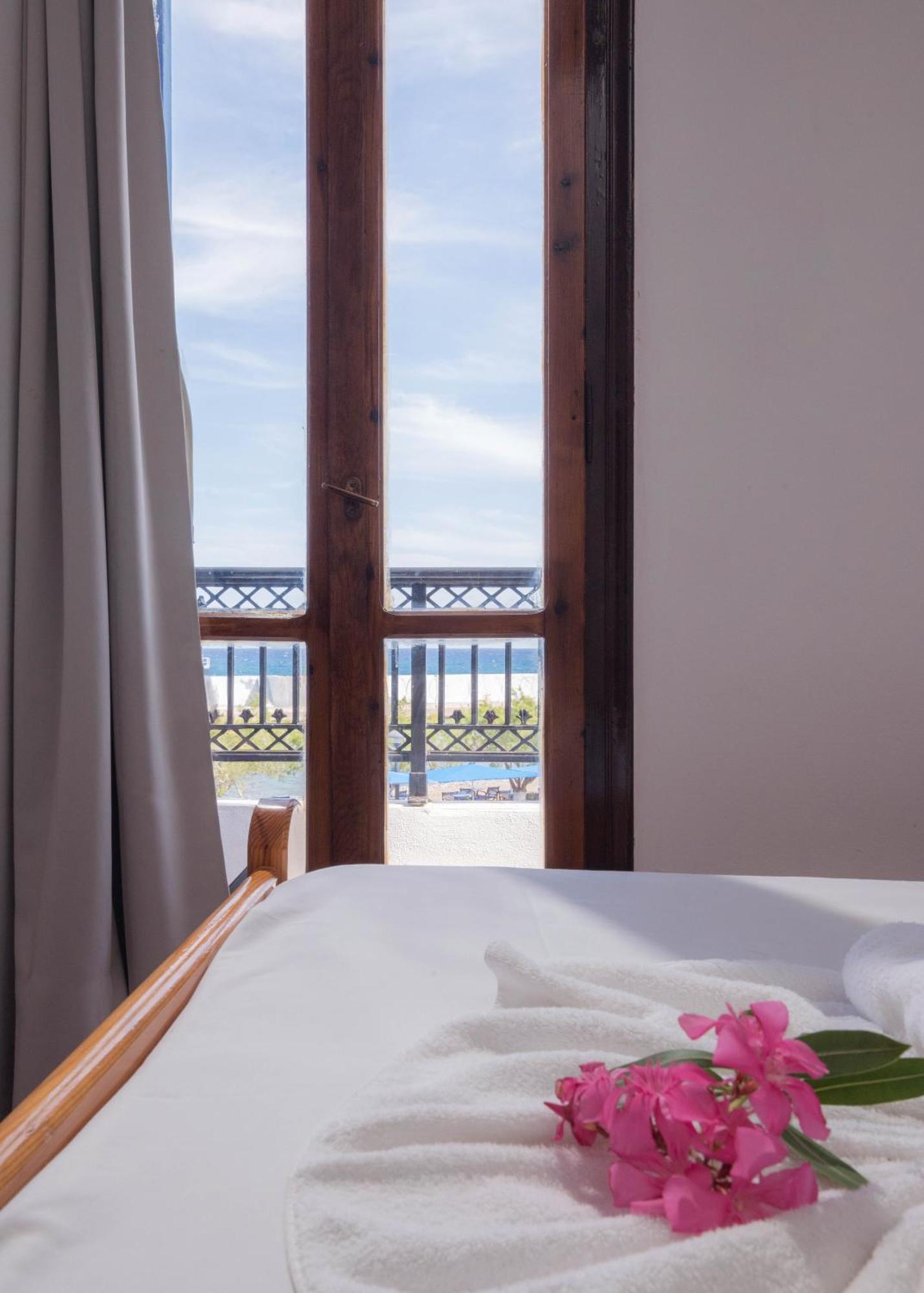 Minoa Sea Rooms Цуцурос Экстерьер фото